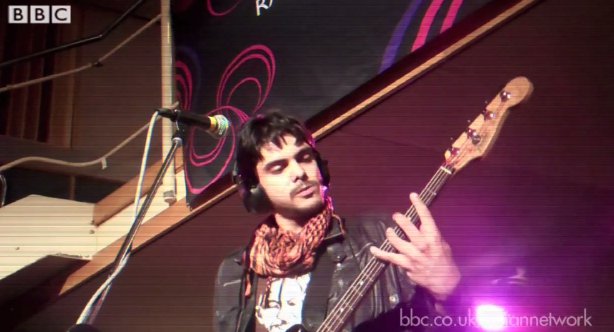 This pakistani group’s punk version of ‘choli ke peeche’ will take you back to the glorious 90s - scoopwhoop