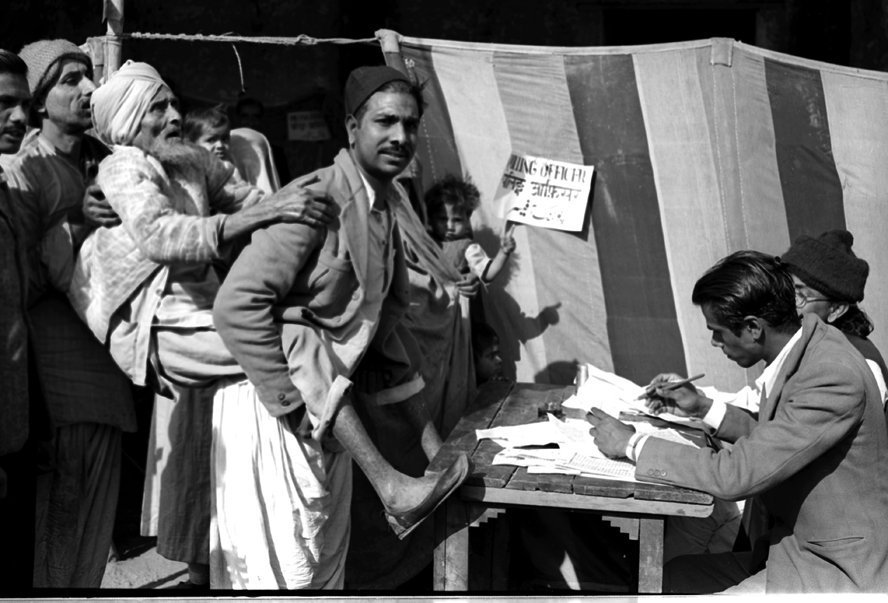 15 Incredible Pictures Of Indias First Elections Scoopwhoop