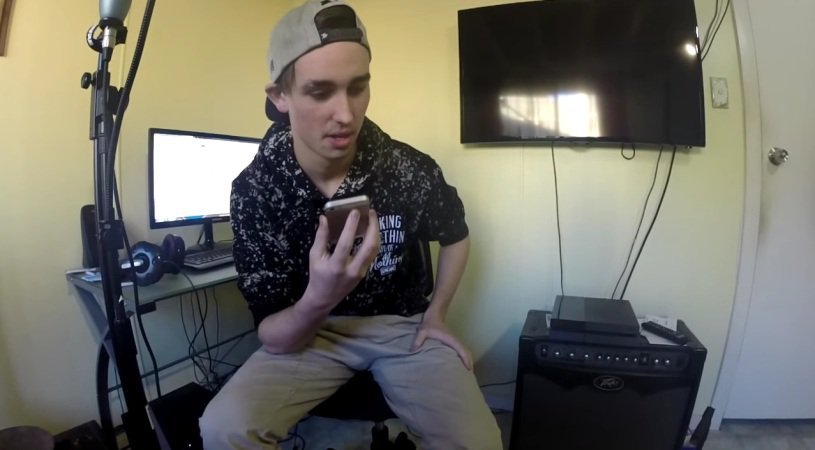Guy Calls Up Two Pizza Places At The Same Time. Epic Shit Follows