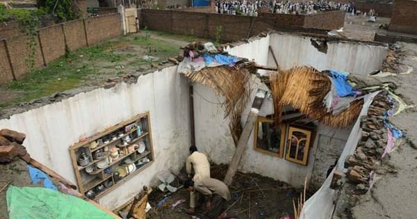 Mini-cyclone in pakistan kills 45, another indian neighbour hit by a natural calamity - scoopwhoop