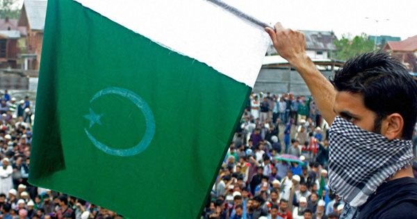 Is unfurling pakistani flags a new thing in kashmir? - scoopwhoop