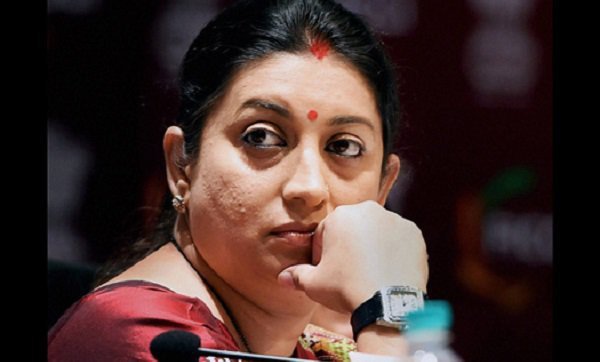 Smruti Irani Sex Mms - Smriti Irani Finds Hidden Camera Inside A Fabindia Trial Room. Here's How  You Can Stay Safe While Shopping - ScoopWhoop
