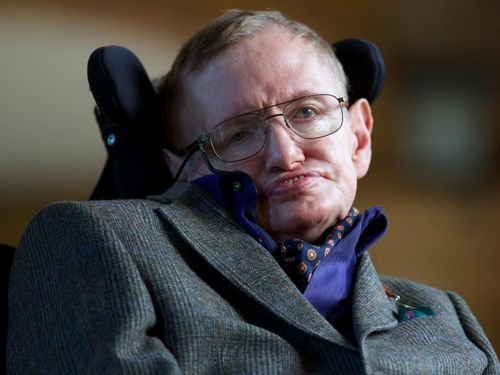 1. Stephen Hawking (IQ: 160-170)