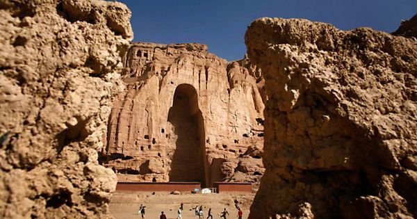 Afghanistan’s bamiyan buddhas have been resurrected with 3d hologram - scoopwhoop