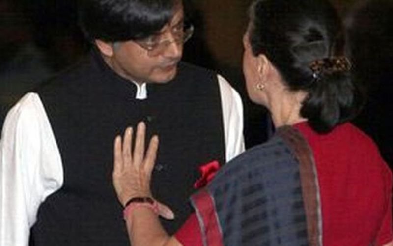 Sonia Gandhi Pussy - These Funny Sonia Gandhi-Shashi Tharoor Memes Explain What Went Down  Between Them - ScoopWhoop