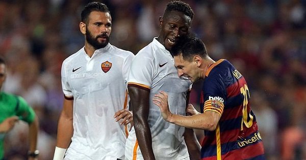 Who Says Messi Doesn T Lose His Cool Watch Him Headbutt Opponent