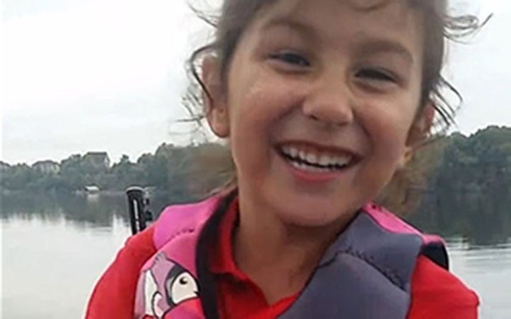 Watch Adorable Video Of Girl Catching Huge Fish On Her First Fishing Trip  With Dad - ScoopWhoop