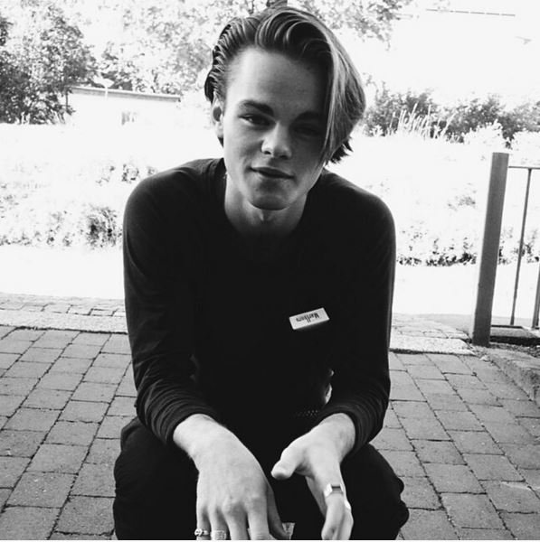 We Cant Get Over This Swedish Bartender Whos A Spitting Image Of A Young Leonardo Dicaprio 