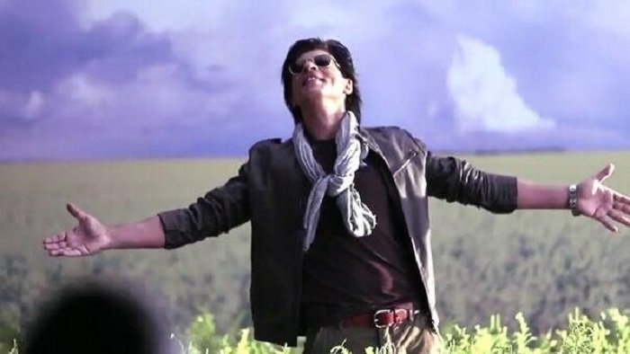 SRK's iconic 'arms stretched out' pose is now a Twitter hashtag! | Editorji