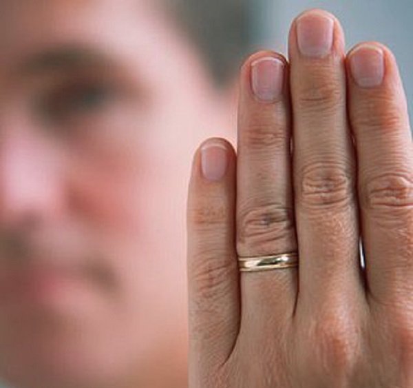 Is your index finger shorter than your ring finger? You might be a  PSYCHOPATH, scientists say