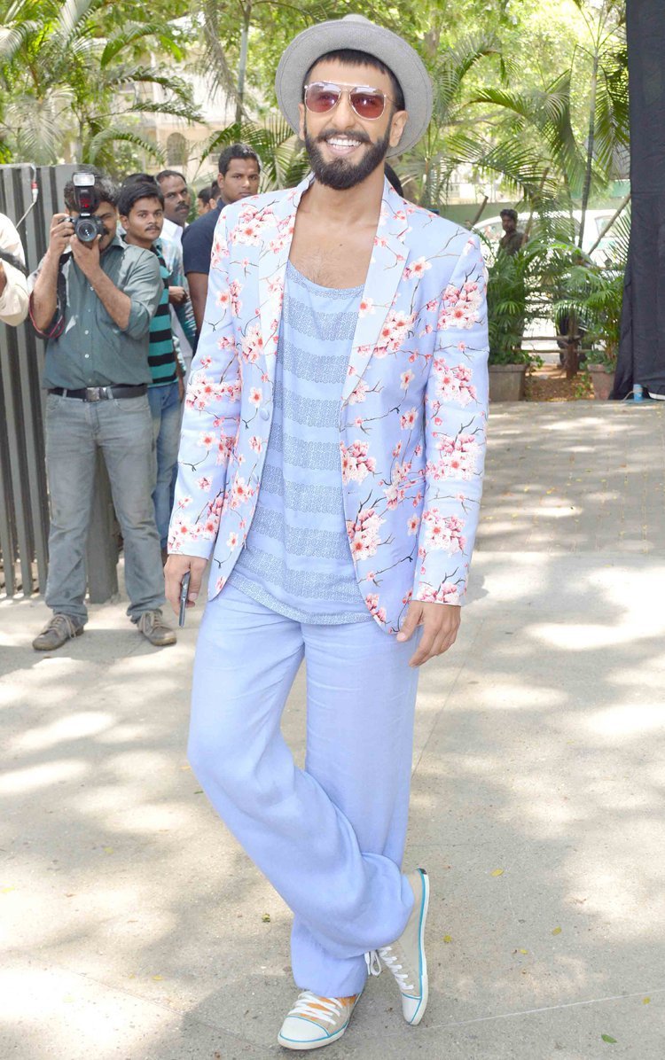 These Crazy Outfits That Only Ranveer Singh Can Pull Off Make Us Go, Mast  Shades Unnai Ra Neelo - Chai Bisket