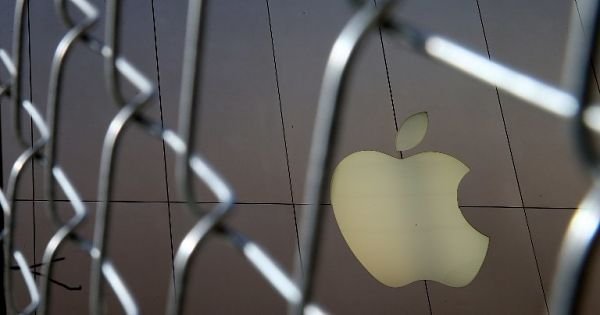 Apple refuse fbi order to break into iphone of san bernardino shooters. Here’s why - scoopwhoop