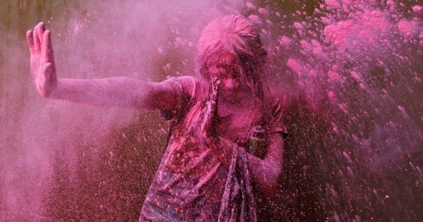 Mumbai women rejoice! If you’re facing harassment this holi, just tweet to cops to file fir - scoopwhoop