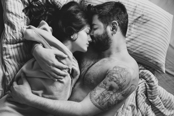 A Photographer Captures Intimate Moments Between Couples & The Results Are  Beyond Beautiful