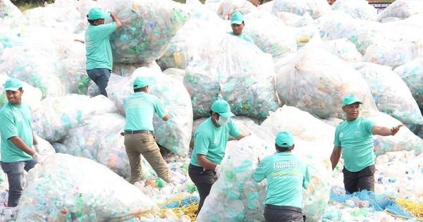 So bisleri broke the guinness world record by collecting 1. 1 million plastic bottles. Hats off! - scoopwhoop