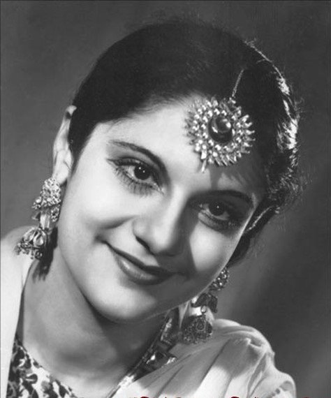 474px x 570px - Esther Abraham Was 31 & Pregnant When She Was Crowned The 1st Miss India In  1947. Here's Her Story - ScoopWhoop