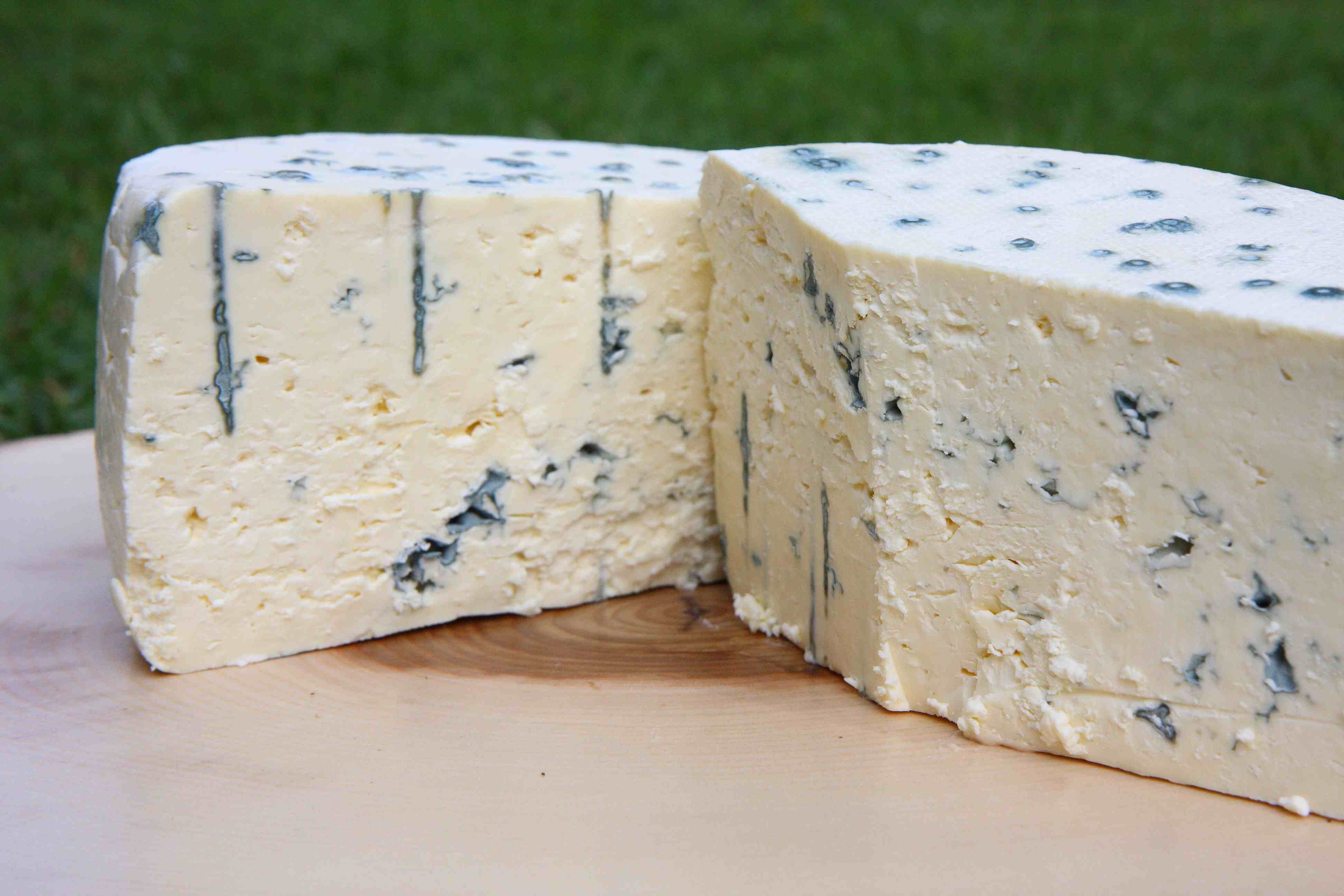 Голубая плесень. Сыр с плесенью дор Блю. Горгонзола DORBLU. Сыр Blue Cheese. Рокфор, Бри, горгонзола.