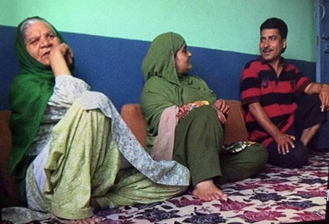 This Muslim Couple Broke Curfew In Kashmir To Help A Pandit Family ...