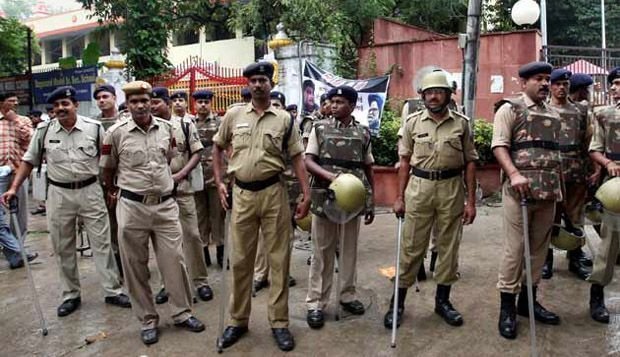 Man stabbed to death allegedly by sanitation worker in delhi for spitting on the floor - scoopwhoop