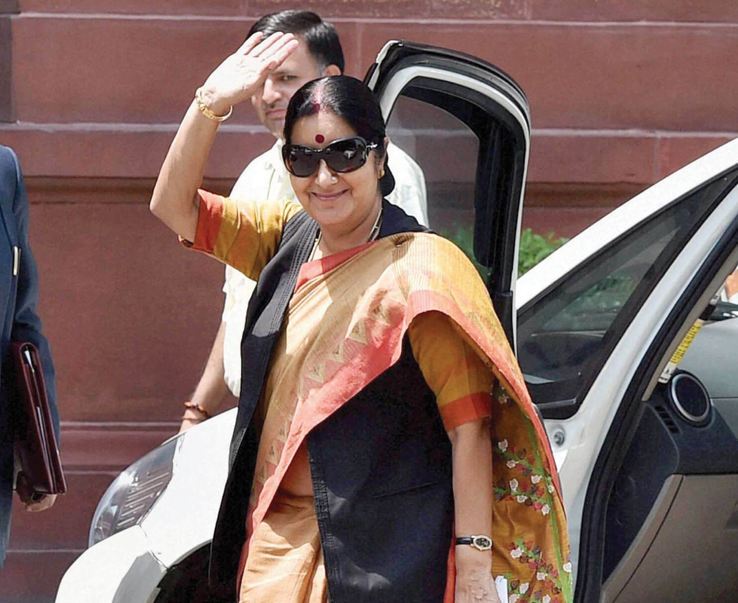 Sushma Swaraj Proves Yet Again Why Trolling Her On Twitter Is A Bad Idea Scoopwhoop