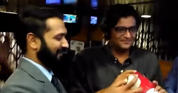 Here's How Arnab Goswami Was Reminded Of His Noisy Debates By His Staff On The Last Day Here's How Arnab Goswami Was Reminded Of His Noisy Debates By His Staff On The Last Day