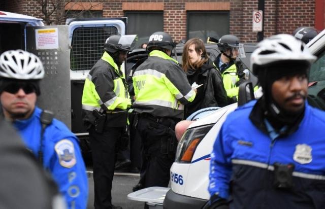 Violence flares in Washington during Trump inauguration