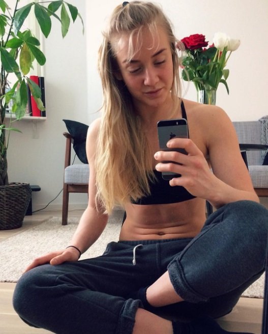 In One Photo, This Fitness Blogger Shows What Happens To A Woman's Body  When She's On Her Period - ScoopWhoop