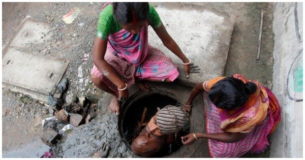 Despite ban, there are over 12,700 manual scavengers in india - scoopwhoop