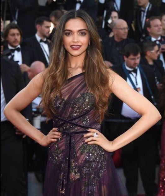 Deepika Padukone Finally Makes Her Most Awaited Red Carpet Appearance ...