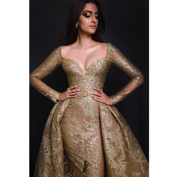 17 Beautiful Gowns By Elie Saab, The Designer Behind Sonam's Gorgeous  Cannes Look - ScoopWhoop