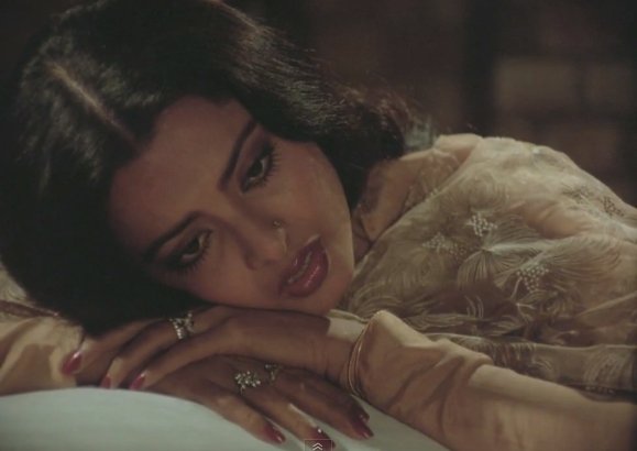 From Being Sexualised At An Early Age To Tragic Relationships, Rekha  Overcame The Worst & Triumphed