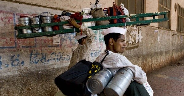 In just 2 years, mumbai dabbawalas saved food worth rs 40 lakh from getting wasted & fed the poor - scoopwhoop