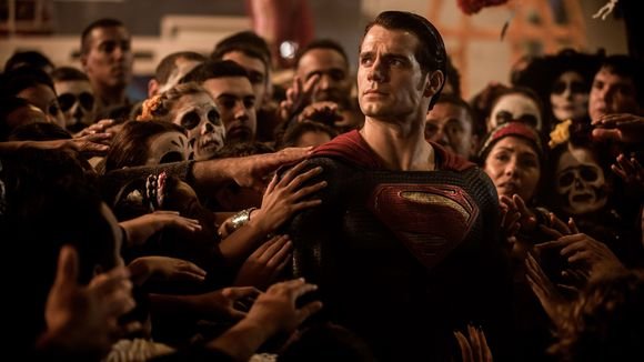 Henry Cavill talks SUPERMAN cast and costume — GeekTyrant