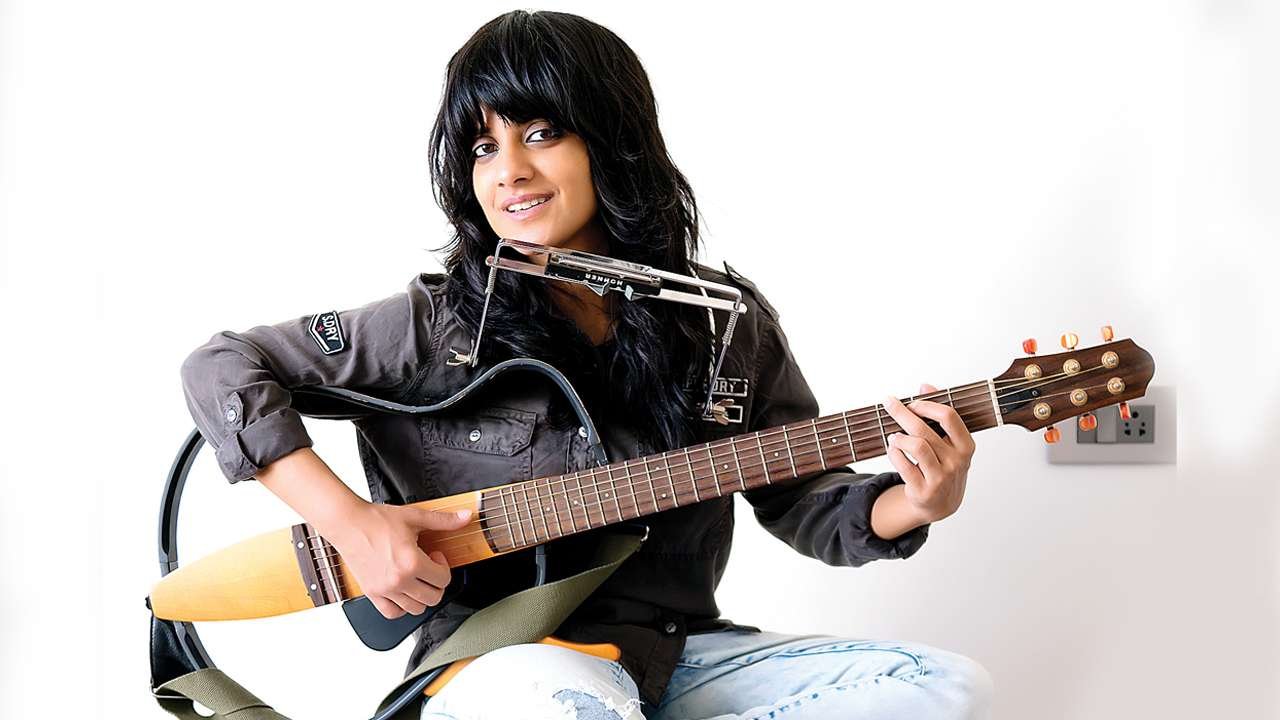 Jasmeen Sandlus Sex - 13 Women Who Are Rocking The Punjabi Music Scene & Making Us Dance To Their  Tunes