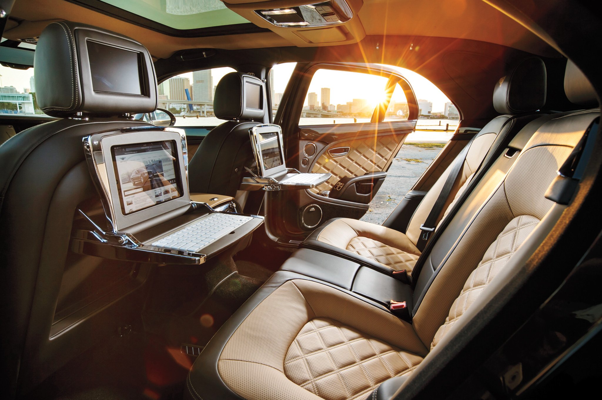 12 Super Cool Luxury Car Features Which Prove That We’re Living In The ...