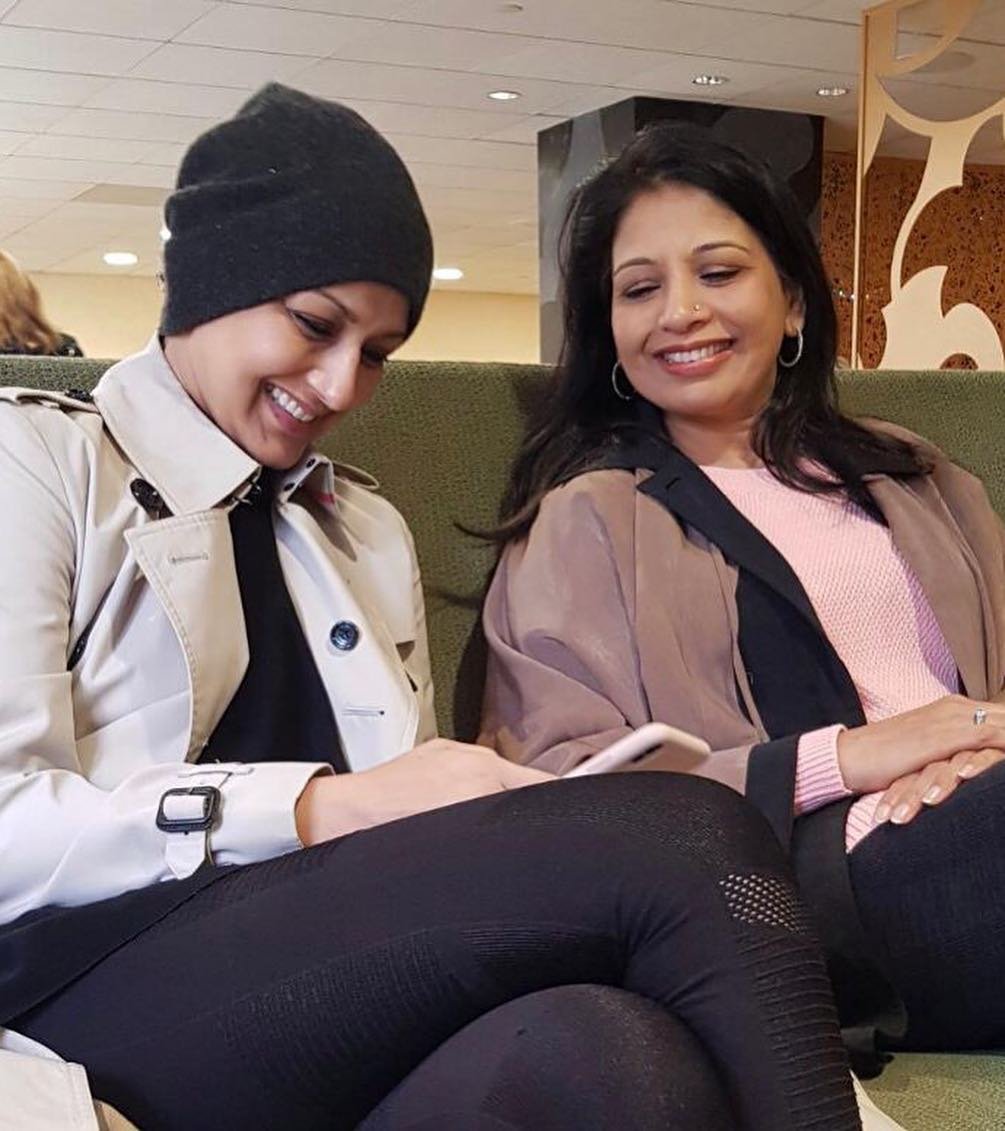 Sonali Bendre Sexs - Sonali Bendre's Heartfelt Post Proves How Sisters Are Our Closest Allies In  The Worst Of Times - ScoopWhoop