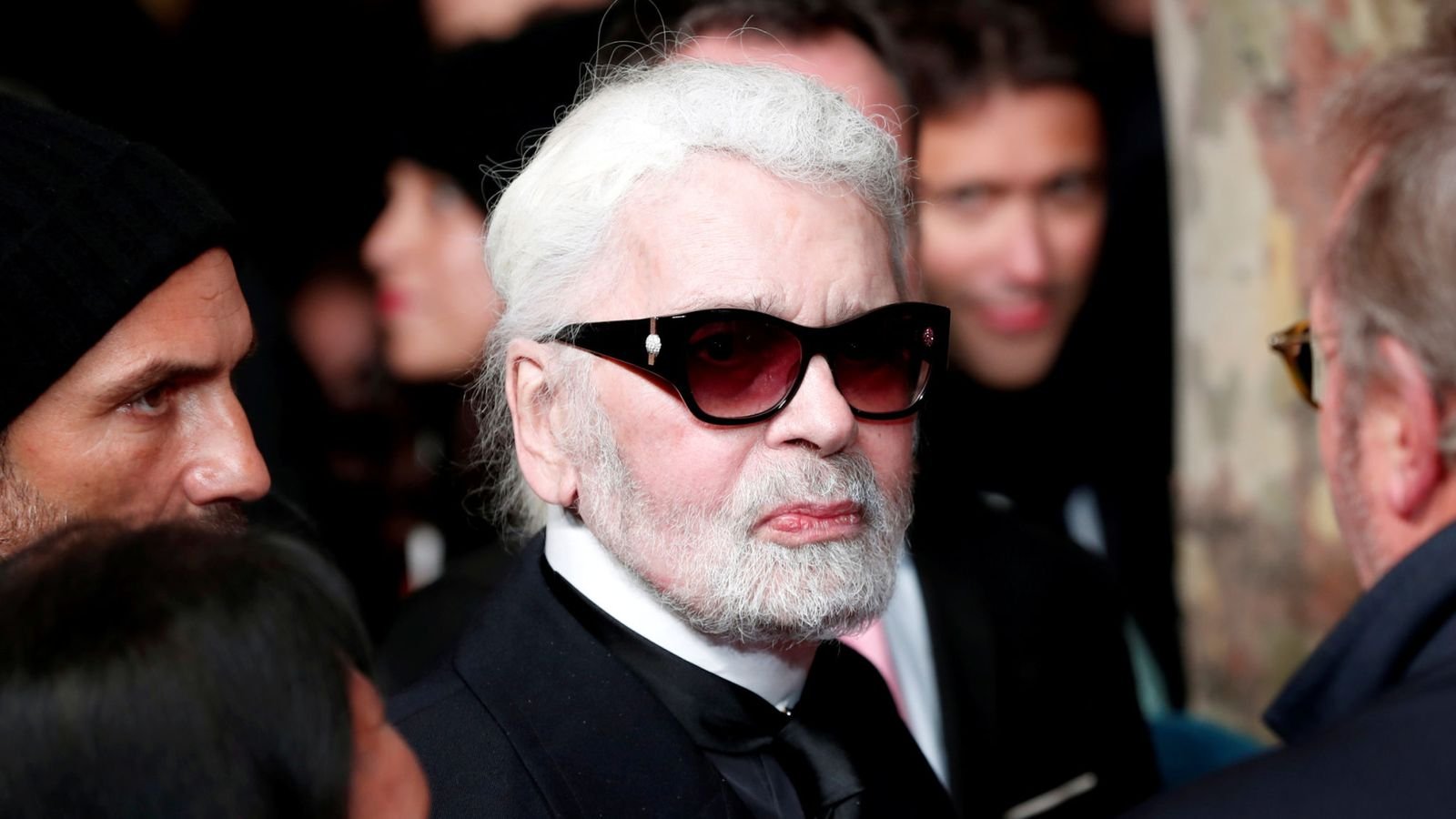 Chanel's Creative Director & Fashion Icon Karl Lagerfeld Dies At The Age Of  85 - ScoopWhoop