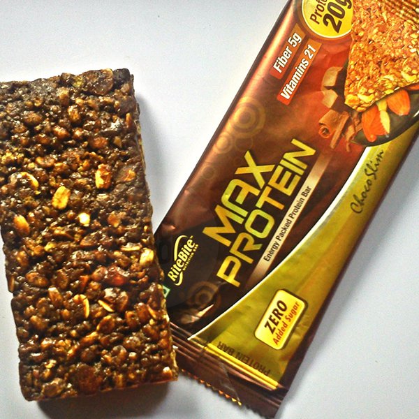 6 Protein Bars That Are Delicious & Nutritious At The Same Time ...