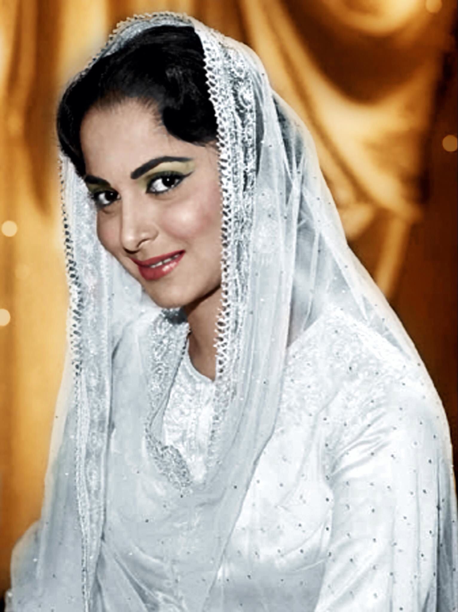 Just 30 Vintage Photos Of Waheeda Rehman That Are An Ode To Her ...