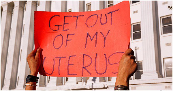 Women are shouting ‘my body my choice’ world over after the regressive abortion ban in us states - scoopwhoop