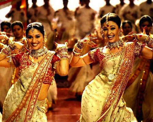 7 Iconic Sarees Worn by Bollywood Actresses in Movies – Shobitam