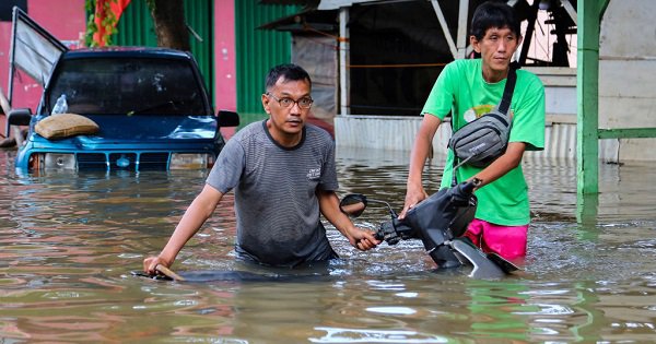 As Australia Burns, Indonesia Drowns: Floods In Jakarta Kill Up To 53 ...