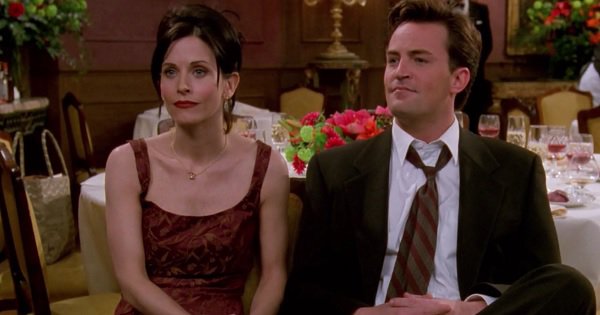 Did Monica Cheat On Chandler? This Reddit User Thinks She Could ...