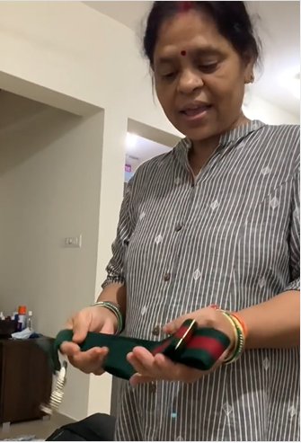 Trending: Daughter buys Gucci belt worth Rs 35k, her mom says, Ye to Rs 150  pe bikta hai - Watch, Buzz News