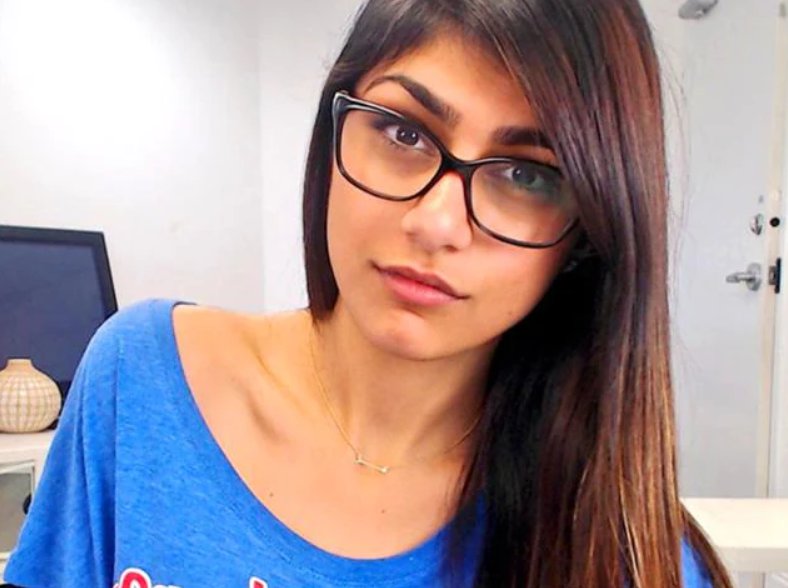 Miakhalifa Sexy Voice - 9 Badass Gestures By Mia Khalifa That Prove She Is A True Queen