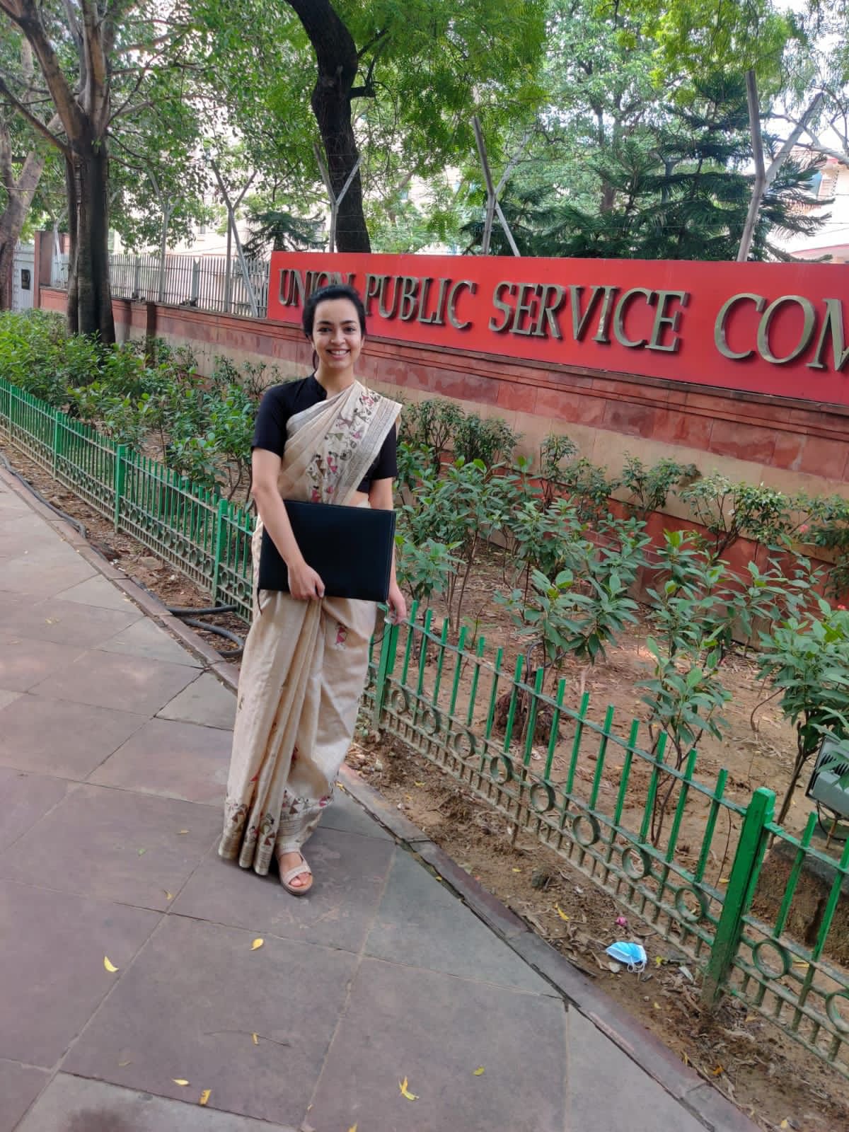 When sarees speak: Saree pacts and social media narratives - Arti Sandhu,  2022