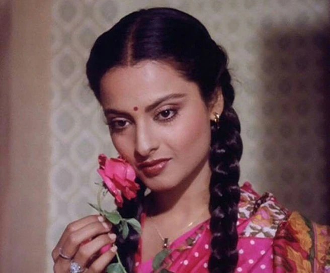 656px x 543px - 20 Pictures Of Rekha From Her Films