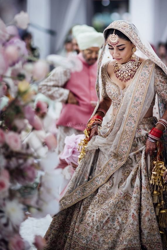 All three of them look beautiful but why is Sabyasachi so hellbent on  dressing every single bride the same? : r/BollyBlindsNGossip