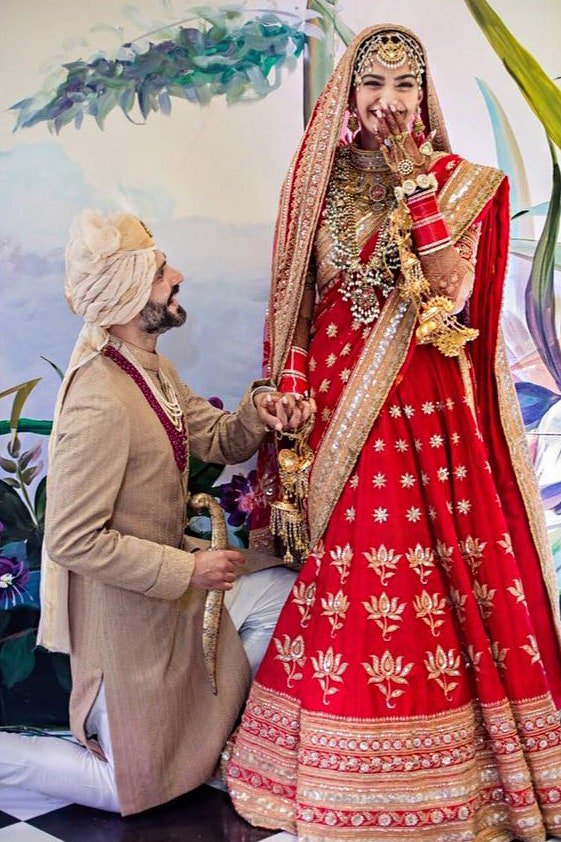 Sonam Kapoor Wedding: Sonam Kapoor, Anand Ahuja tie the knot in an Anand  Karaj ceremony