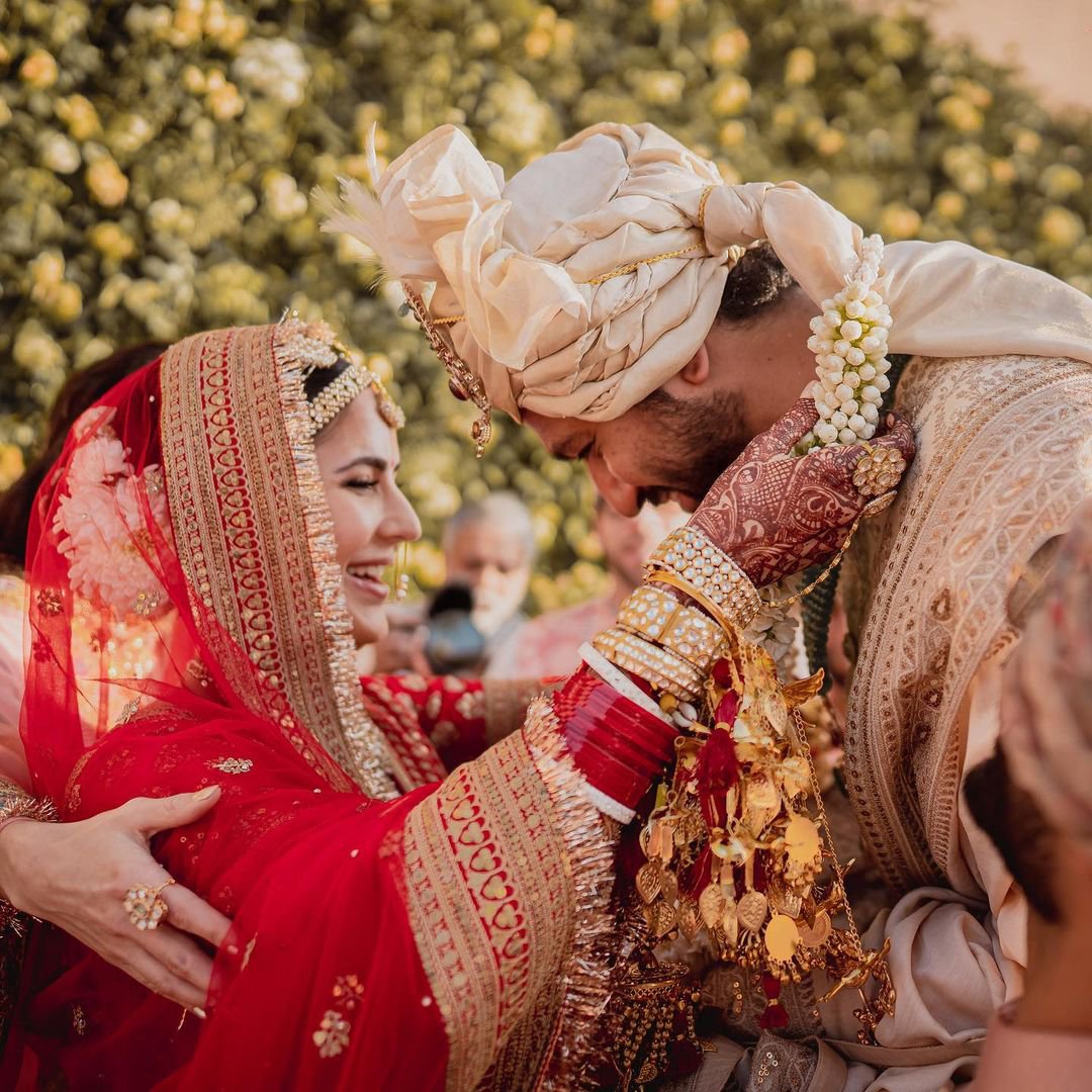 This Sabyasachi bride ditched the lehenga for a beautiful red sari - Times  of India